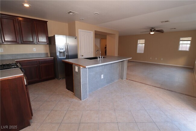 Building Photo - 5940 Feral Garden St