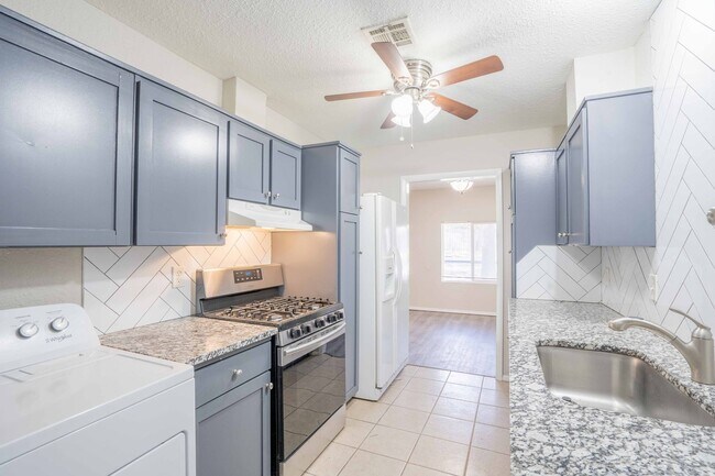 Building Photo - S Hudson Ave Duplex