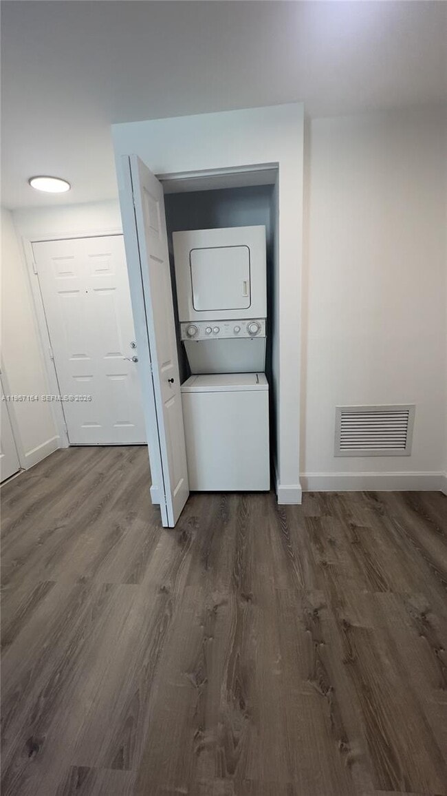 Building Photo - 50 Menores Ave