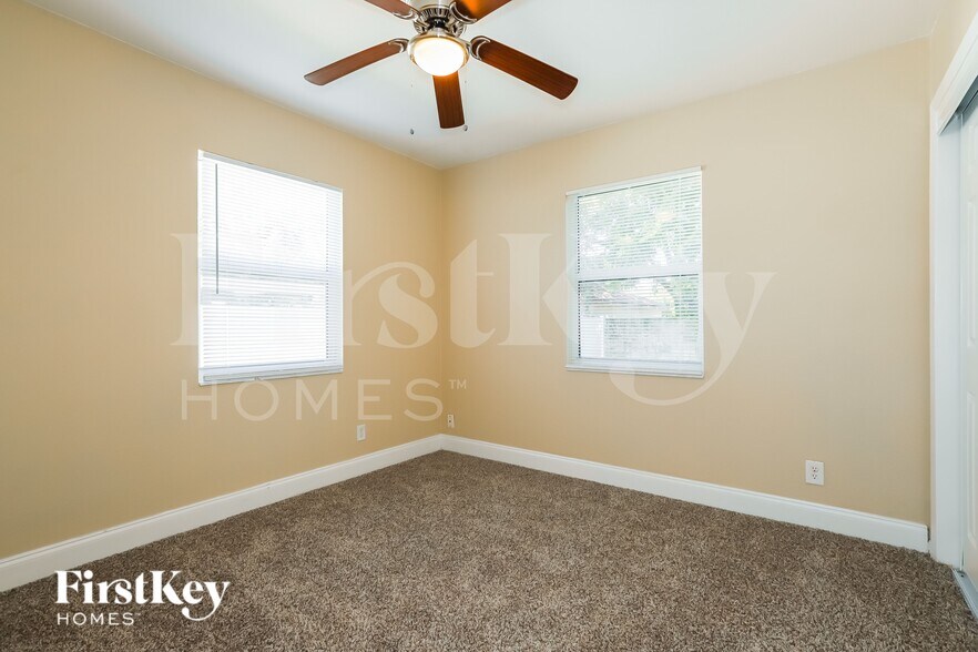 Building Photo - 2107 W Herman St