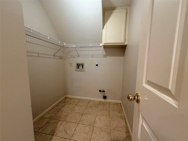 Building Photo - 3306 Vista Lake Dr