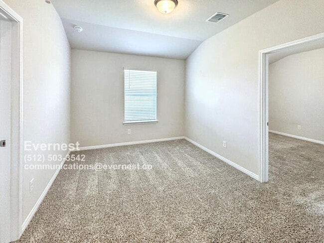 Building Photo - Spacious 4-Bedroom Home with Modern Comfor...