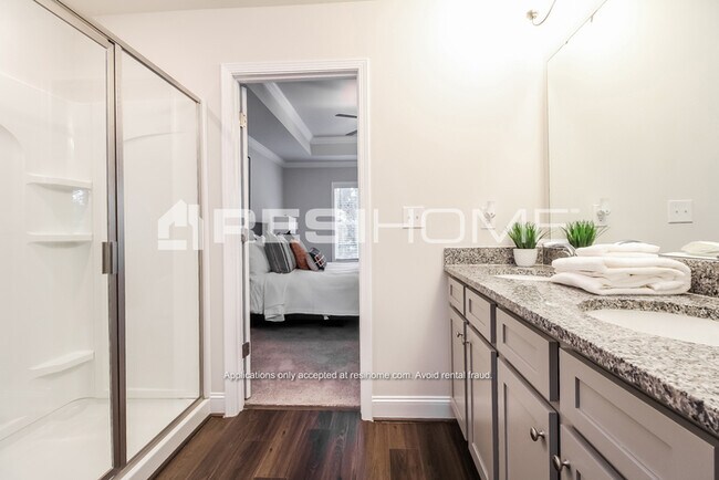 Building Photo - 1300 Simmons Rdg Ln