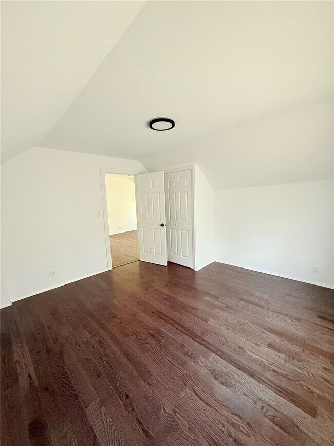 Building Photo - 815 Carpenter Pl