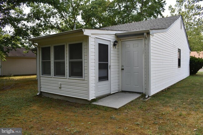 Building Photo - 118 Lexington Dr