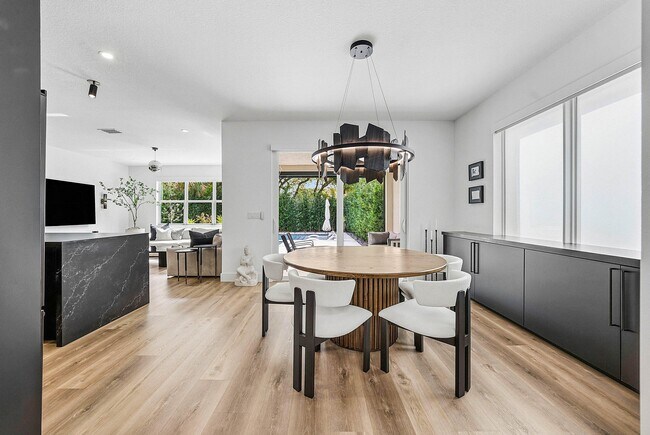 Building Photo - 4310 Buttonwood Dr