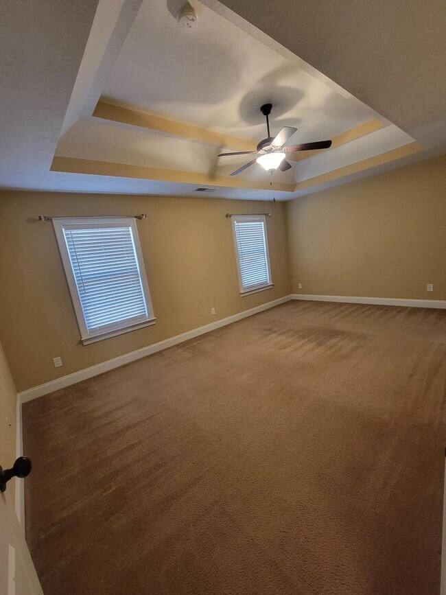 Building Photo - 2581 Kirby Ave