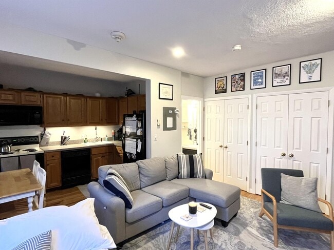 Building Photo - 529 Columbus Ave