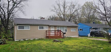 Building Photo - 4 bedroom 2 bath, must see inside!