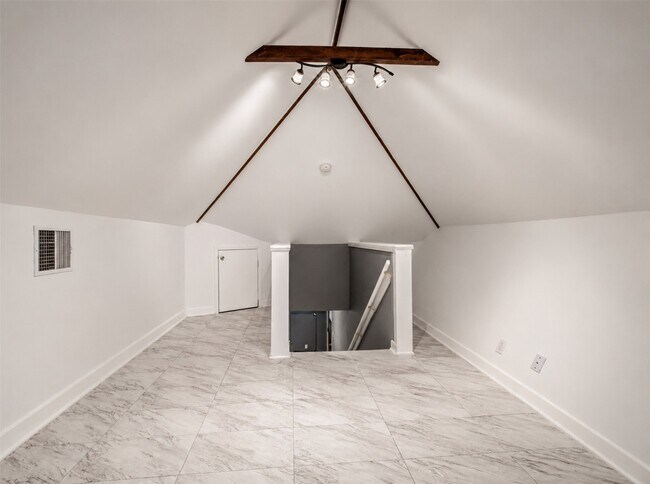 Building Photo - 2608 Rosewood St
