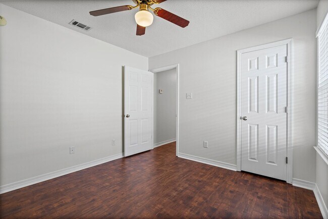 Building Photo - 605 Westchase Ct S