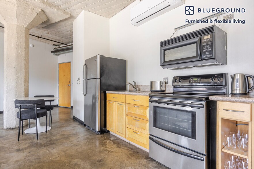 Building Photo - 1617 Cosmo St