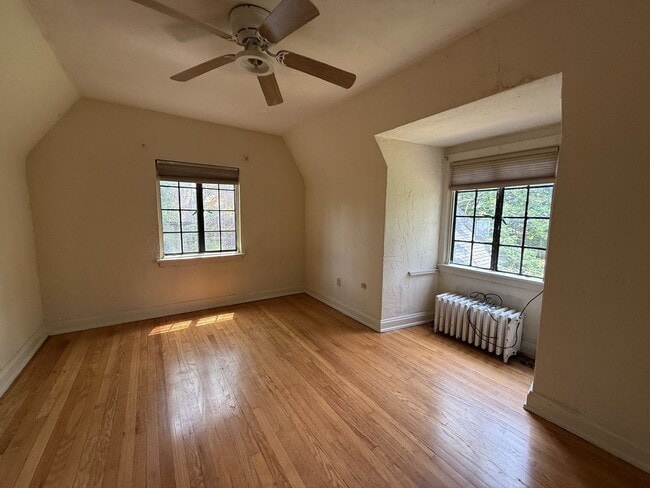 Building Photo - 3-bedroom, 2-bath student house