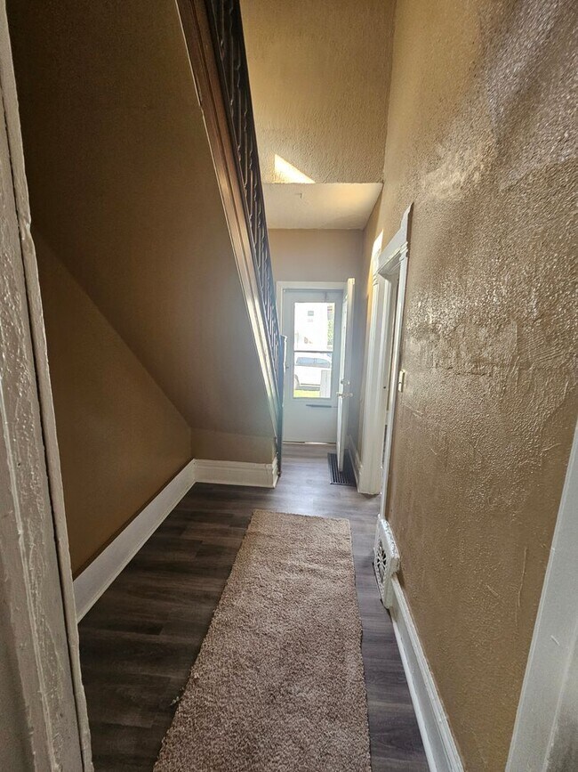Building Photo - 4 Bedroom Home for Rent