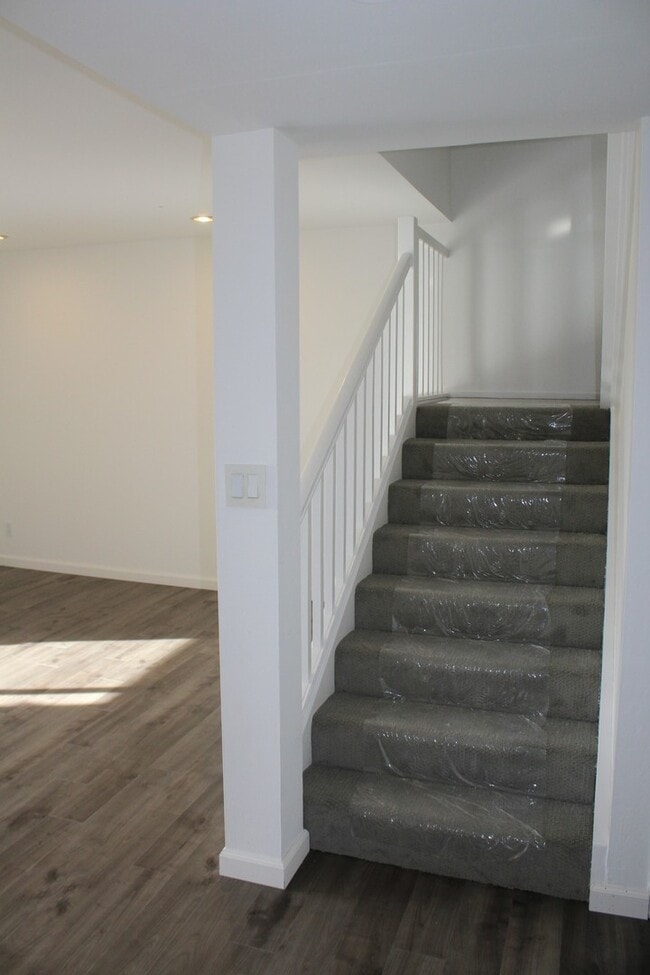 Building Photo - Waterfront 3 Bedroom and 2 1/2 Bath Home i...