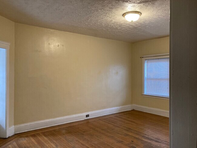 Building Photo - 3206 Prospect Ave E