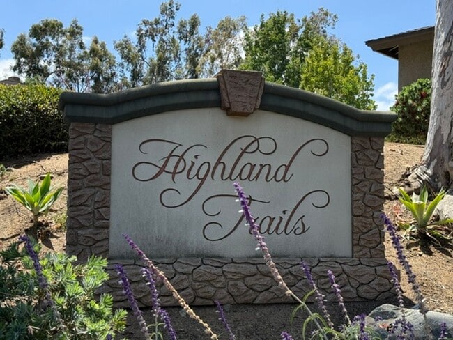 Building Photo - Spacious 3 Bedroom 3 Bath Condo with Garage in Desirable Highland Trails Community