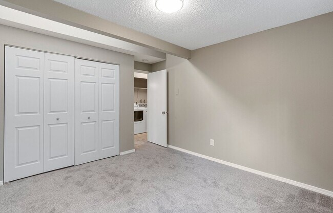 Building Photo - 1614 Village Park Pl