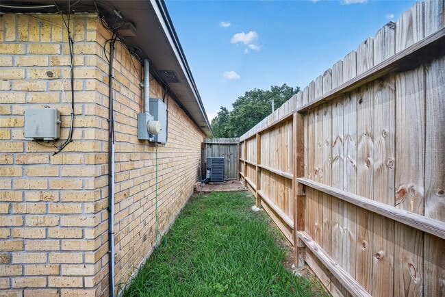 Building Photo - 3602 Cedarcrest Dr