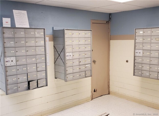 Building Photo - 80 Cartright St