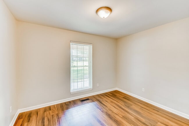 Building Photo - 5277 Tyler Loop Rd