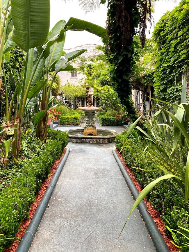 Primary Photo - 1002-1012 1/2 N. Sweetzer Ave.