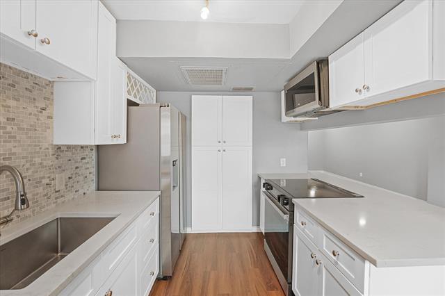 Building Photo - 6341 Bordeaux Ave