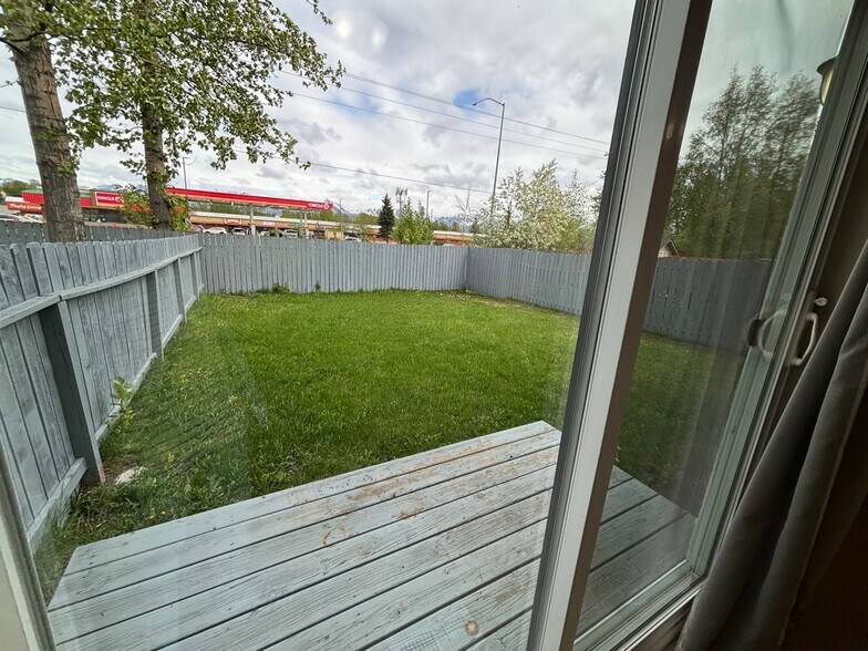 Building Photo - 8819 Lakehurst Dr