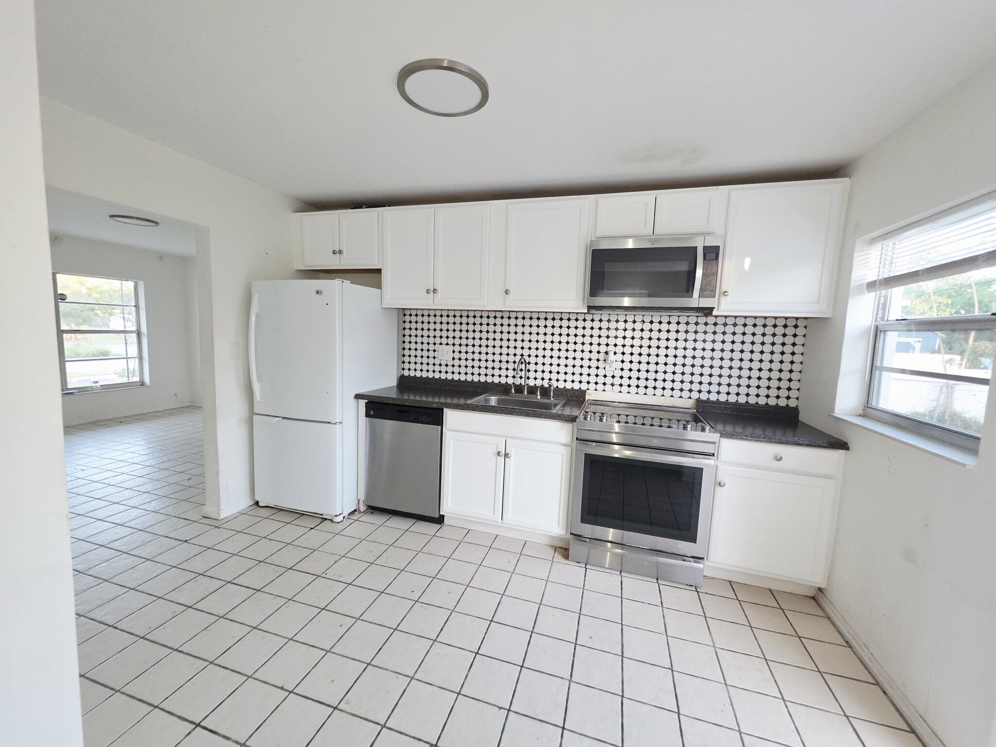 Kitchen - 250 NE 51st St