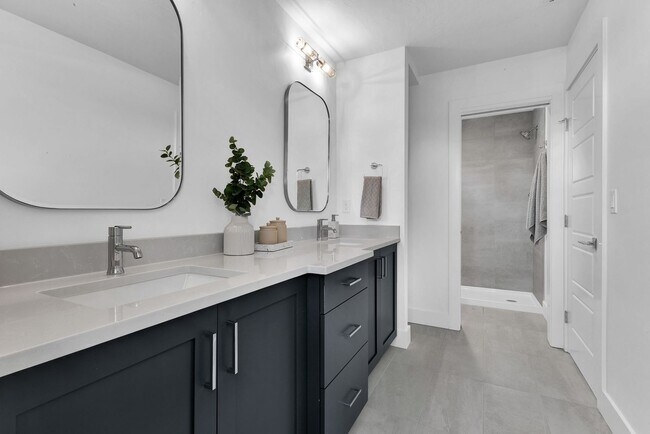 Building Photo - Modern Comfort & Rustic Charm in Prime Boi...
