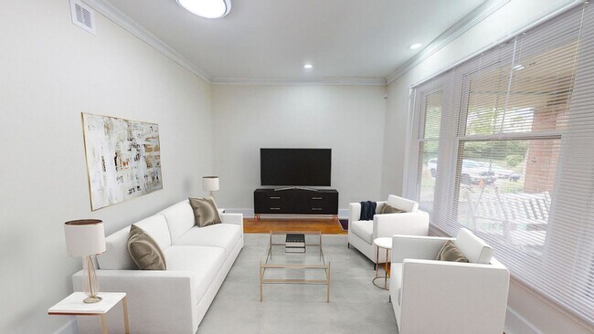 Building Photo - 6 BEDROOMS + 3.5 FULL BATHROOMS Single Family House Available August 20, 2026!  Schedule to see i...