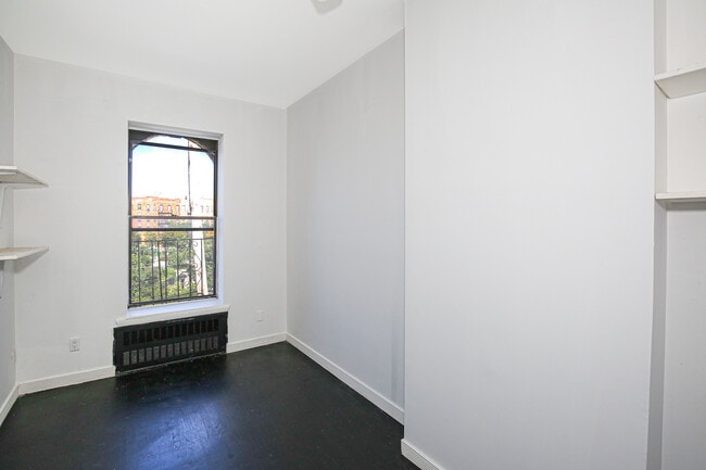 Building Photo - 2218 Dean St