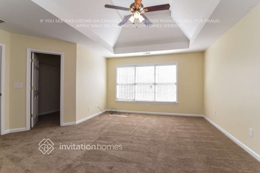 Building Photo - 430 Croftwood Close