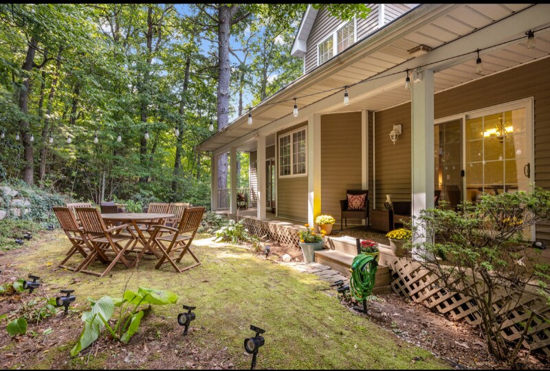 Building Photo - 42 Surrey Run