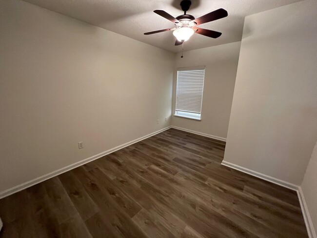 Building Photo - Nice 2 bedroom condo for rent in Heron’s L...