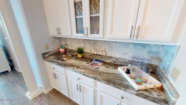 Building Photo - 2228 Beach Dr