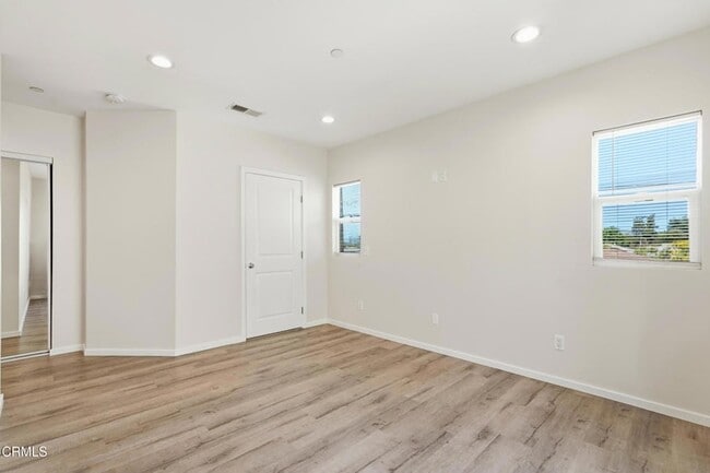 Building Photo - 6721 1/2 Vineland Avenue Unit