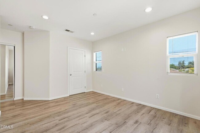 Building Photo - 6721 Vineland Ave