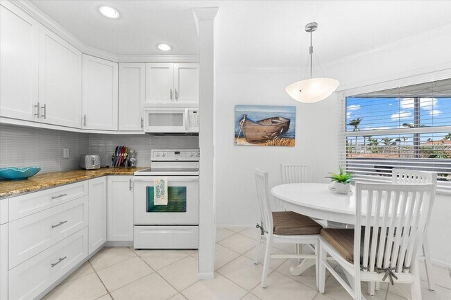 Building Photo - 6708 Sarasea Cir