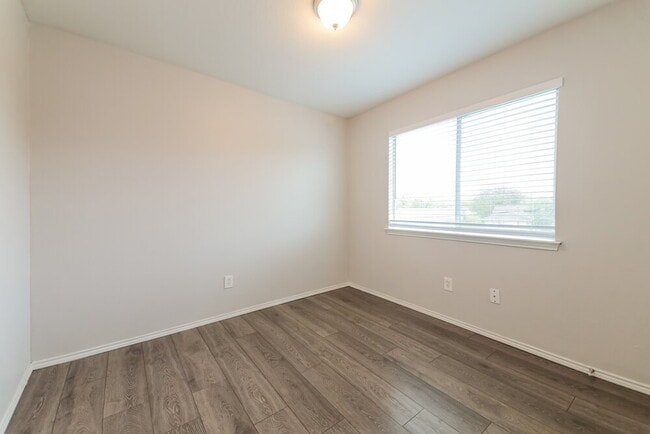 Building Photo - 9727 Checota Dr