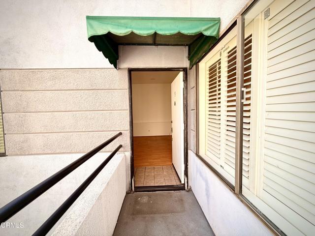 Building Photo - 360 S Los Robles Ave