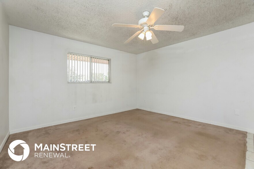 Building Photo - 865 S Lake Rd