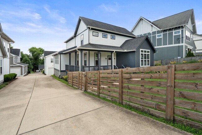 Building Photo - 2038 Straightway Ave