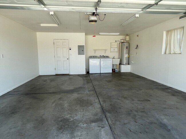 Building Photo - PALI2630