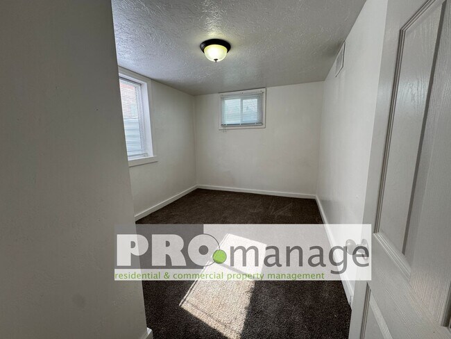 Building Photo - 690 I St