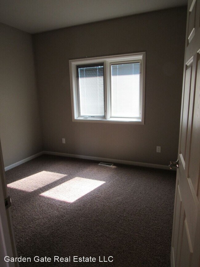Building Photo - 3 br, 2 bath House - 841 Recluse