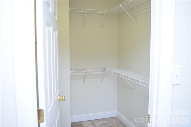 Building Photo - Stylish Braxton Gate Townhome with Garage & Main-Level Primary Suite