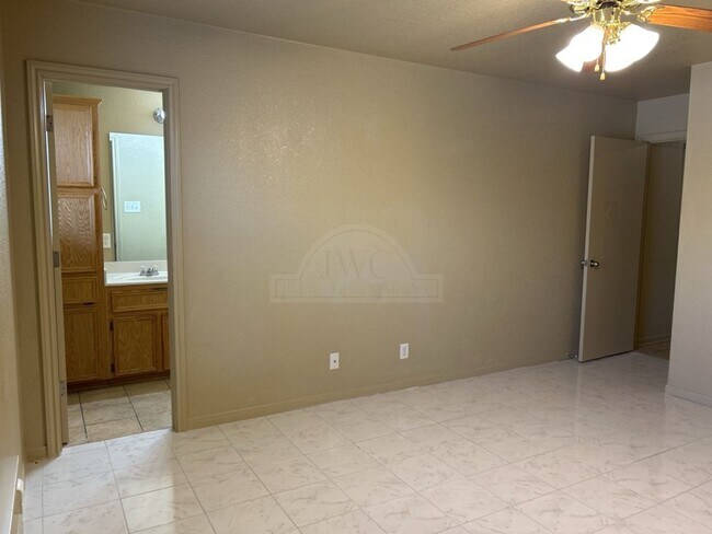 Building Photo - 1305 Chips Dr