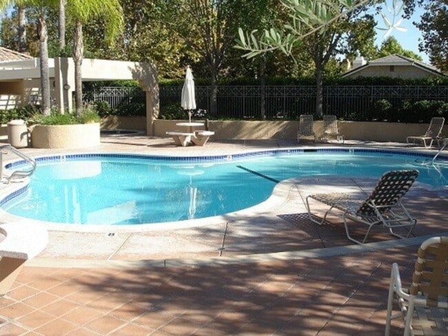 Building Photo - Santa Fe Double Primary Condo in Valencia!