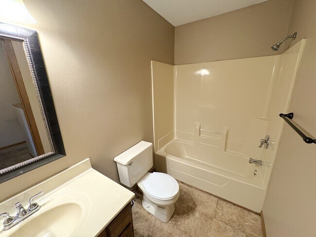 Building Photo - 632 Saxonwood Rd